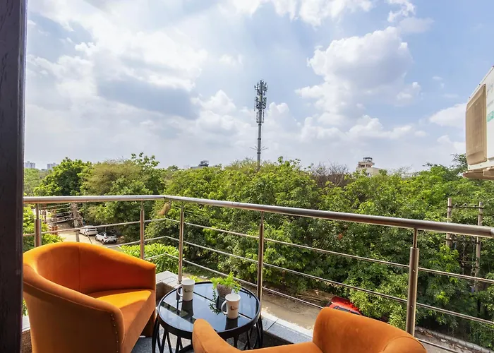 Limewood Stay Premier Golf Course Road -Sector 42