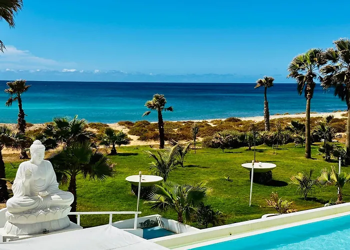 Hotel LIVVO Budha Beach