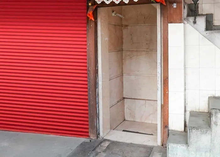 Townhouse Bada Chauraha Metro Station Kanpur