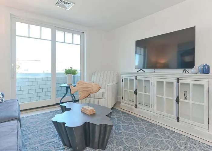 Harbortown Suites