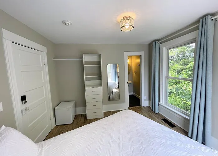 Lake Chelan Manor Room #2