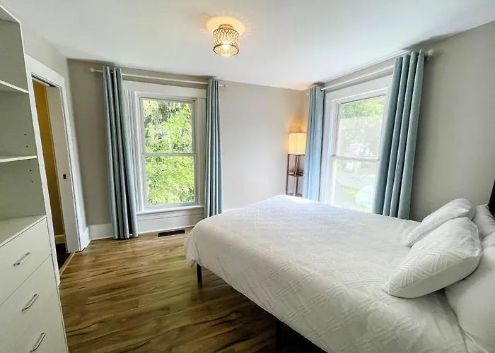 Lake Chelan Manor Room #2