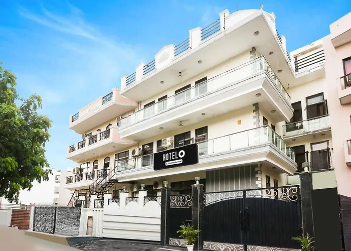 Hotel O Sector 45 Near Huda Metro Station