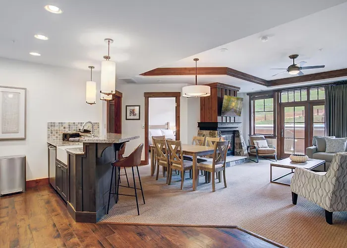 Exclusive Slopeside Luxury At Peak 8, Ski In-Ski Out With Hot Tub And Pools