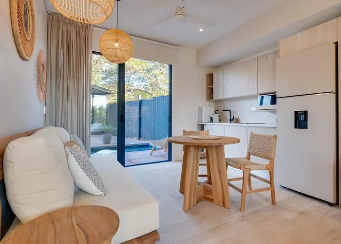The Bungalows Flamingo - 10 Unit Boutique Hotel