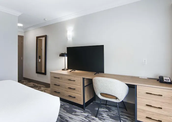 Sandman Hotel & Suites Kelowna