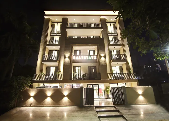 Saltstayz Premier - Galleria Market Road & Sector 27