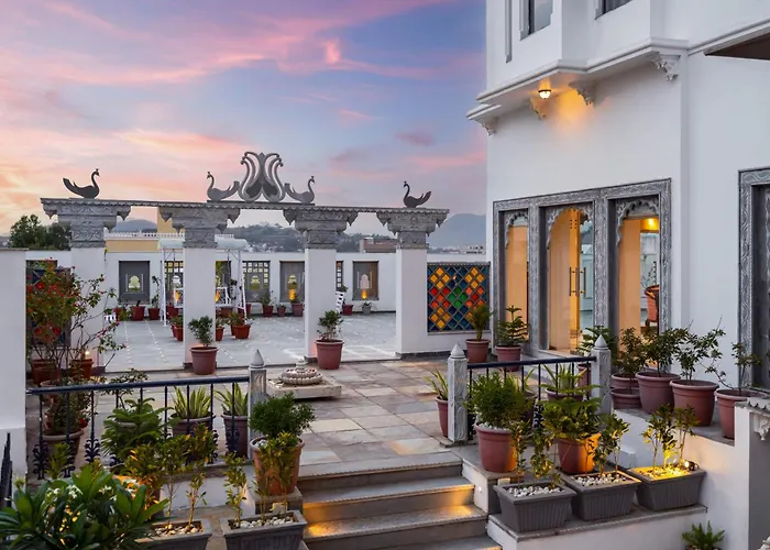 Maan Vilas Swimming Pool Boutique Hotel In Udaipur