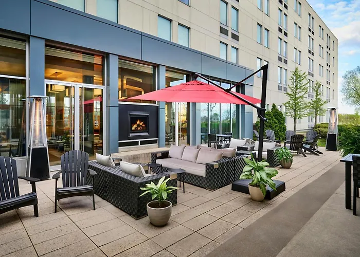 Aloft By Marriott Montreal Airport