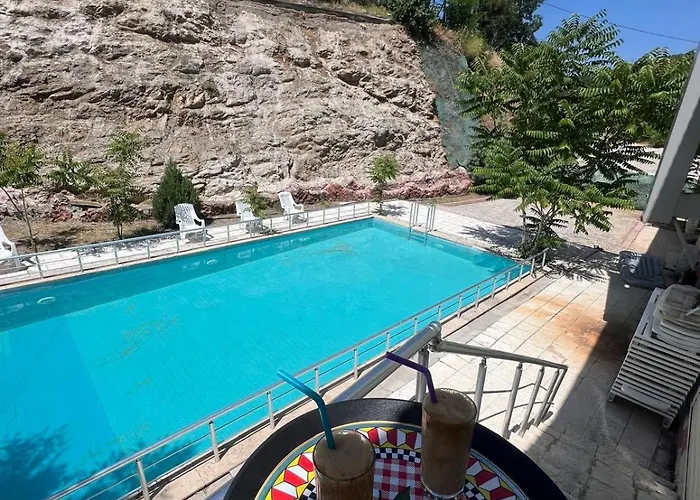 The Hilltop Otel