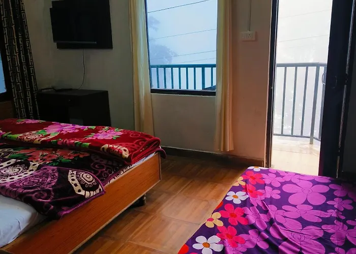 Hotel Holiday Plaza Dalhousie - Near Ghandhi Chowk Mall Road