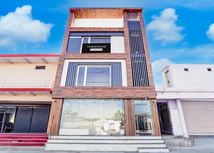 Townhouse Govardhan