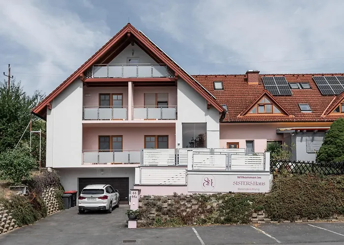 SISTERS Haus Hotel Garni