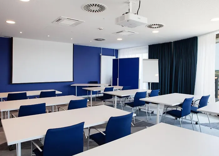 Holiday Inn Express&Suites Monheim am Rhein by IHG