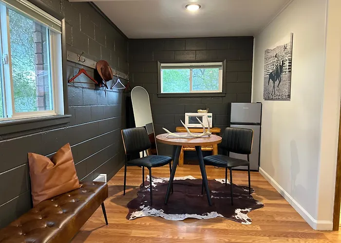 Elk Antler Inn