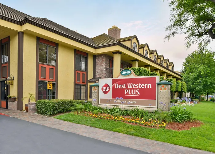 Best Western Plus Raffles Inn&Suites