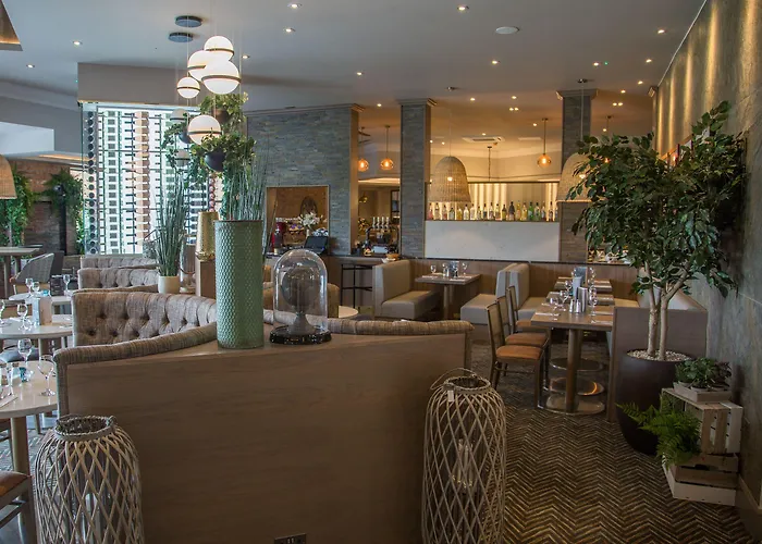 Riverside Lodge Hotel
