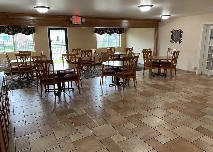 Days Inn By Wyndham Columbus In