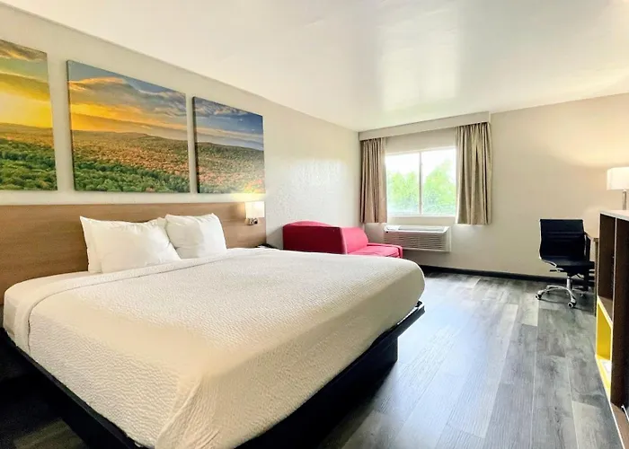Days Inn By Wyndham Columbus In