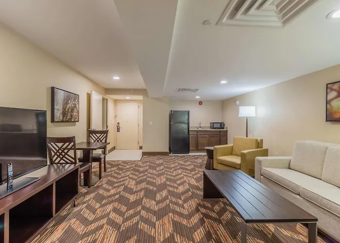Doubletree By Hilton Lawrence