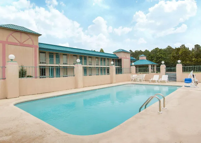 Days Inn By Wyndham West Point