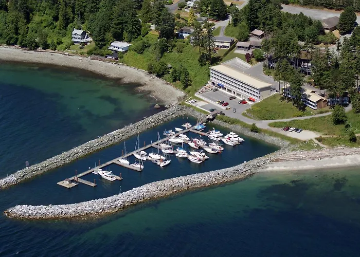 Beach Gardens Resort And Marina Powell River