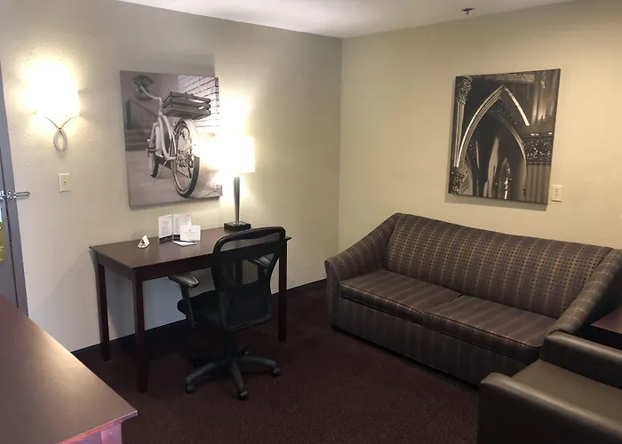 Ivy Court Inn And Suites