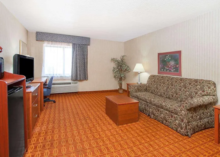 Baymont By Wyndham Detroit/Roseville