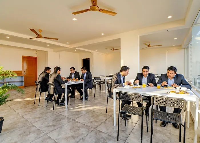 Fabhotel Rotano Grand