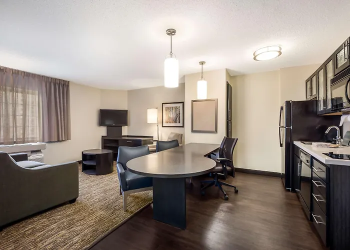 Sonesta Simply Suites Detroit Troy