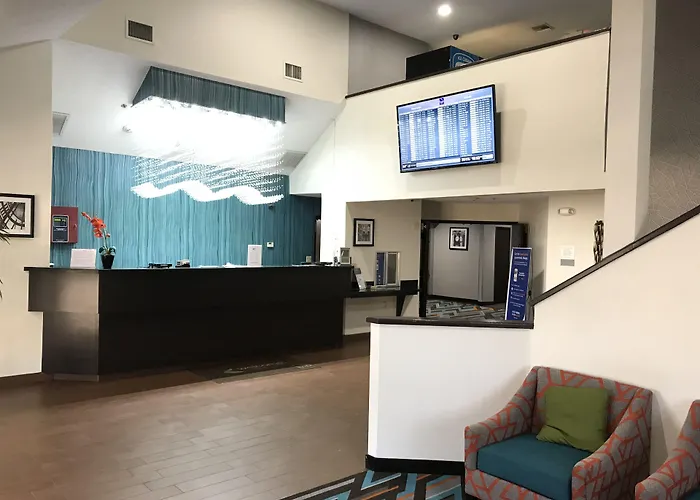 Clarion Inn & Suites Dfw North