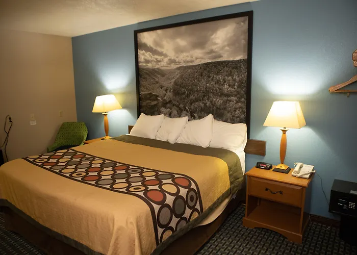 Super 8 By Wyndham Fairmont