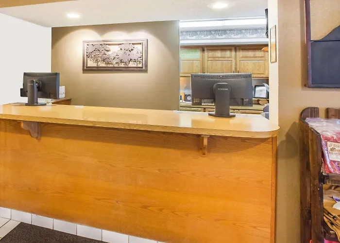 Super 8 By Wyndham West Branch