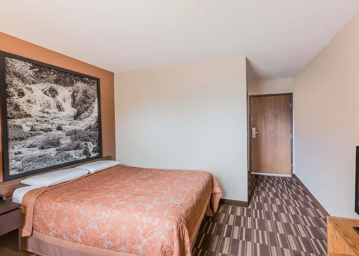 Super 8 By Wyndham Madison