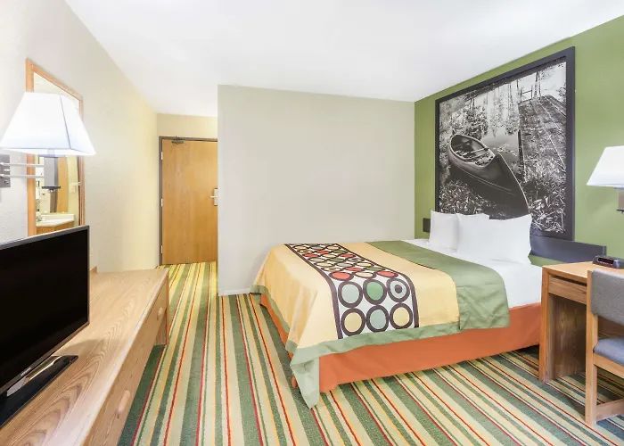 Super 8 By Wyndham Grayling