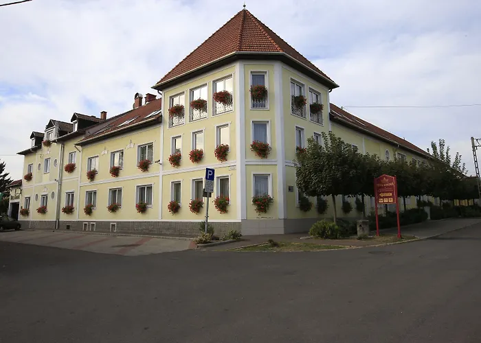 Hotel Korona Wellness, Rendezveny Es Borszalloda
