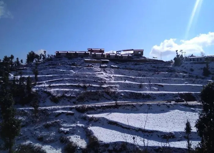 Aurevelle Kastura Resort Kanatal - Mountain View Rooms - 5 Min From Surkanda Devi Temple