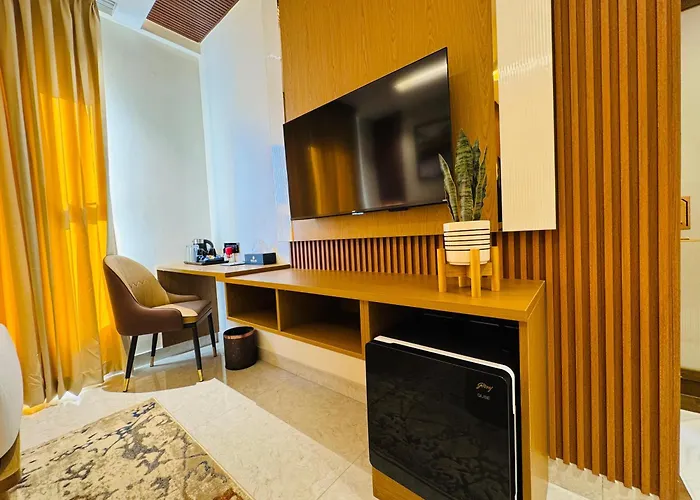 Royal Ace Boutique Hotel - Bhartiya City