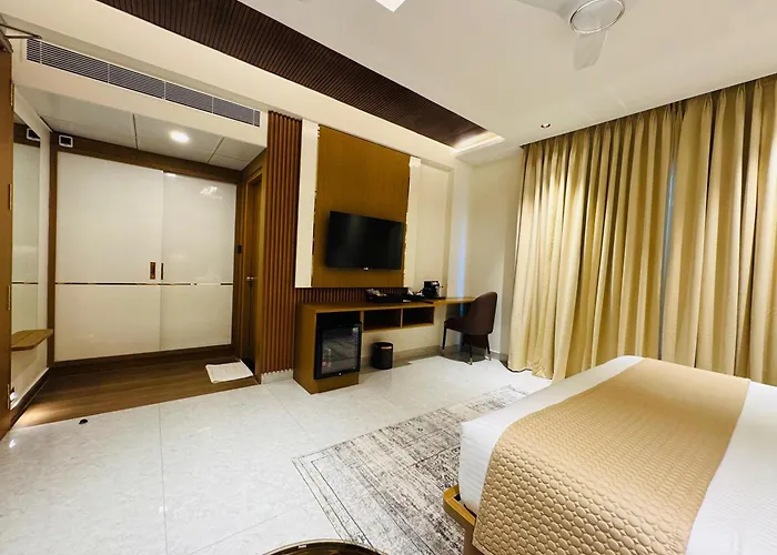 Royal Ace Boutique Hotel - Bhartiya City