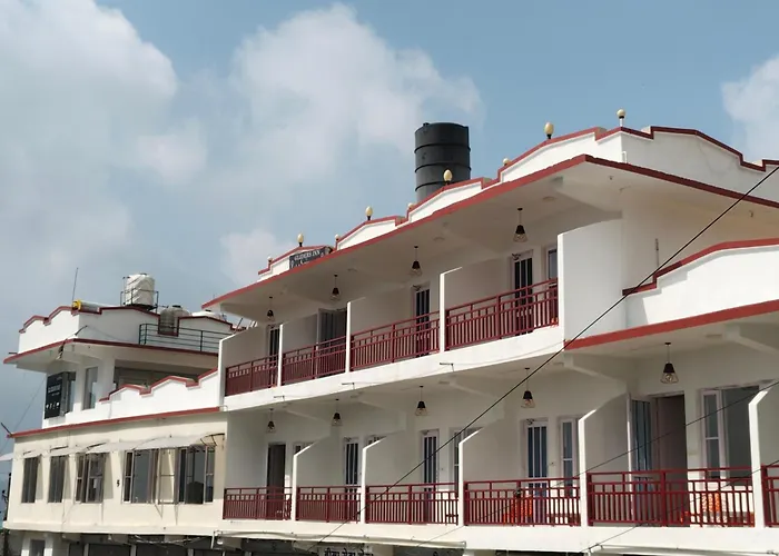Gliders Inn- Curated By Sukhdev