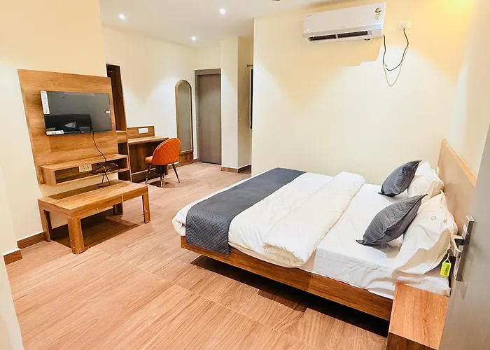 Hotel City Inn 2Min Walk To Gorakhnath Temple