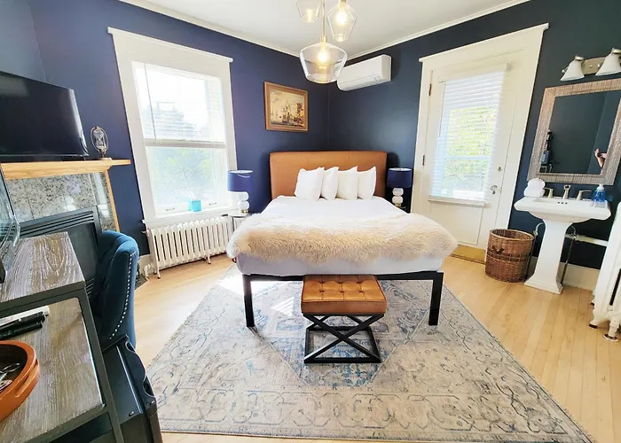 Historic Gg Barnum Mansion By Heirloom Boutique Collection