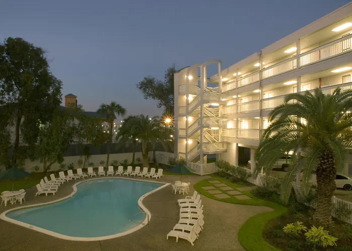 Casa Del Mar Beachfront Suites