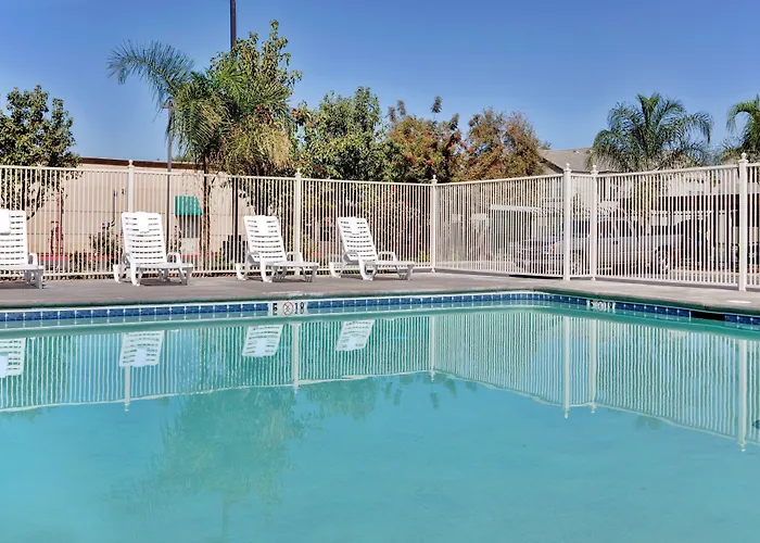 Holiday Inn Express Delano Highway 99 By Ihg