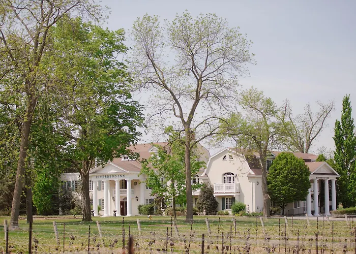 Riverbend Inn & Vineyard