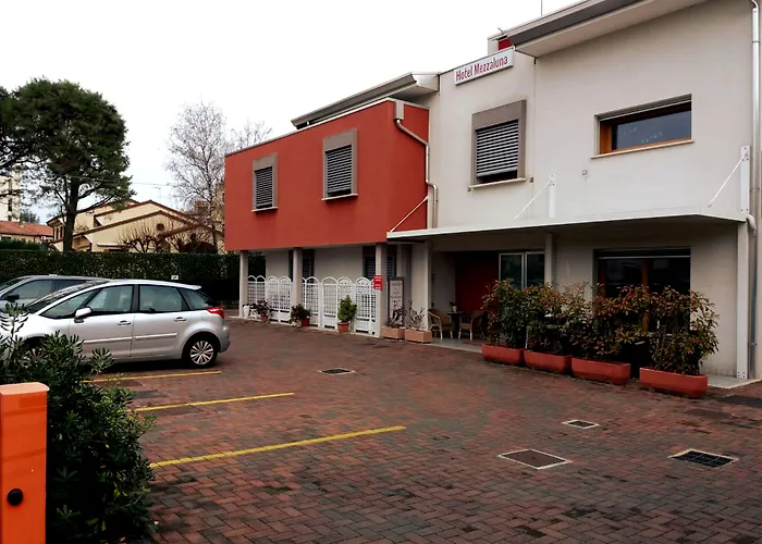 Hotel Mezzaluna