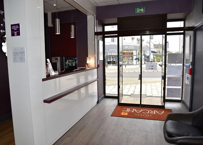 Hotel The Originals Access - Proche Centre-Ville - Gare