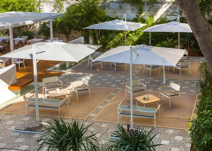 Aegusa Hotel
