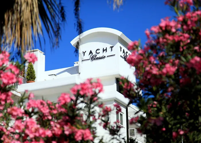 Yacht Classic Hotel - Boutique Class