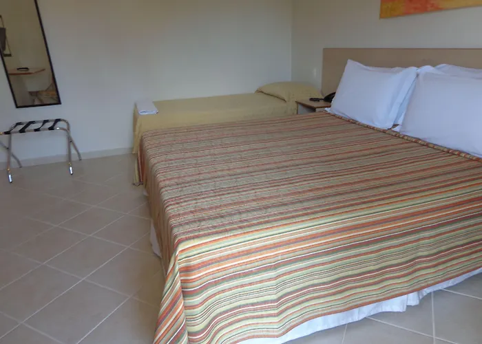 Hotel Costa Balena, Conforto e Piscina aquecida e coberta a 100m da Praia da Enseada